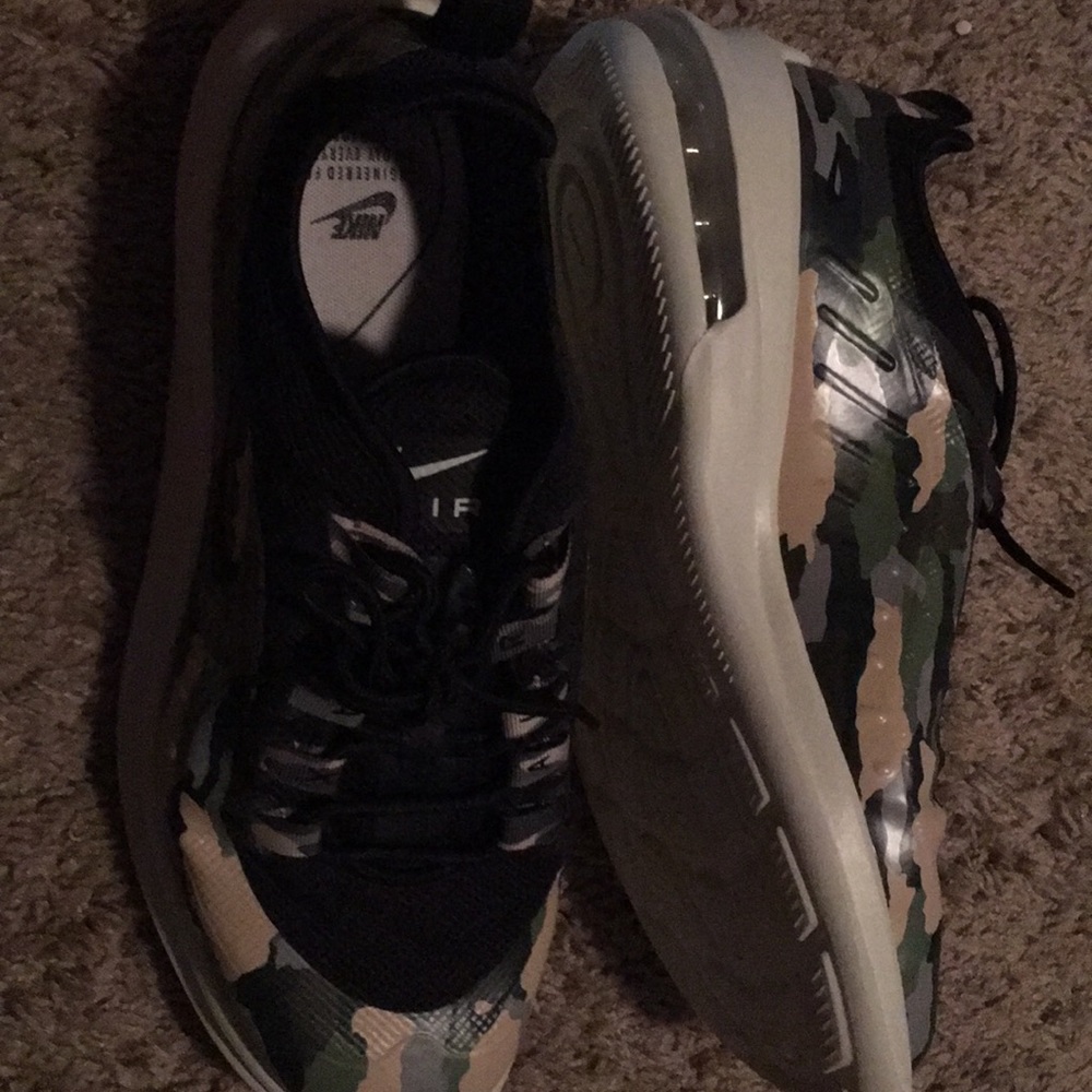 Nike Air Max Axis